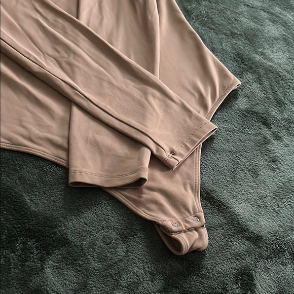 BABATON | Aritzia Contour Crew Longsleeve Bodysuit | M - Picture 6 of 7